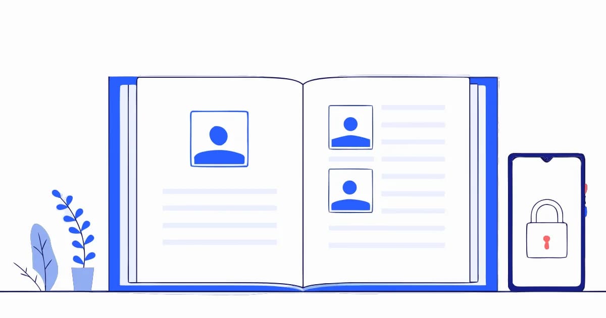 Aufgeschlagenes Adressbuch mit drei Kontakten, daneben ein Smartphone mit einem Vorhängeschloss auf dem Bildschirm